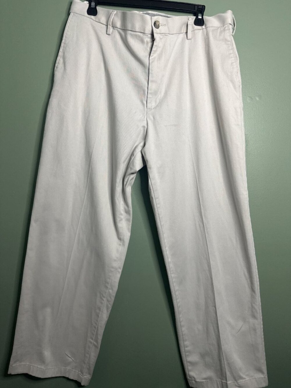 Dockers Mens 38x28 Relaxed Fit Chino Pants Flat Front Classic Casual Khaki